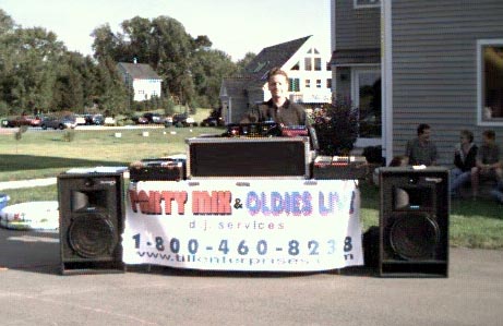 djpicnic.jpg (67625 bytes)